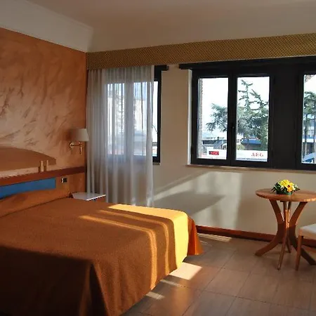 Otel Futura Centro Congressi 4*