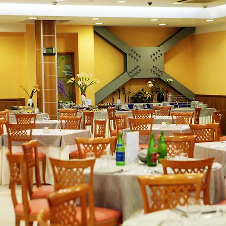 Futura Centro Congressi מלון 4*