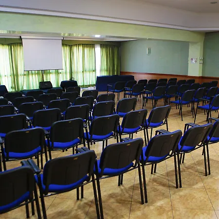 Futura Centro Congressi 4* נאפולי