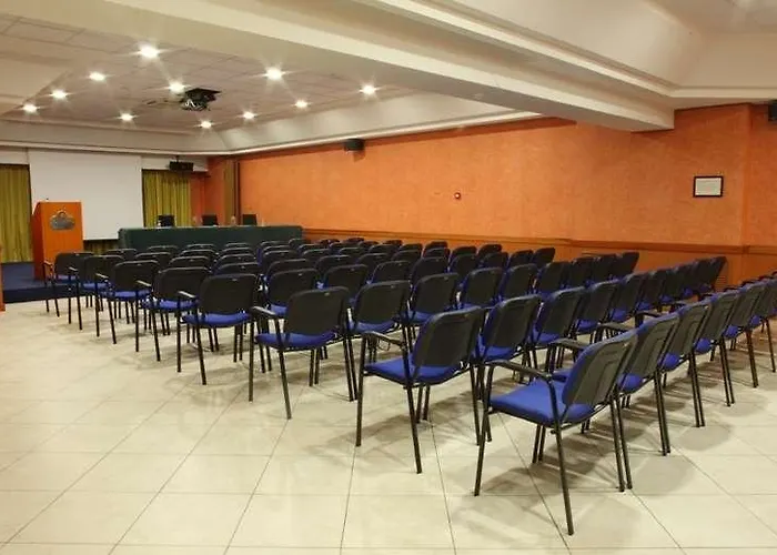 Futura Centro Congressi Hotel Nápoles